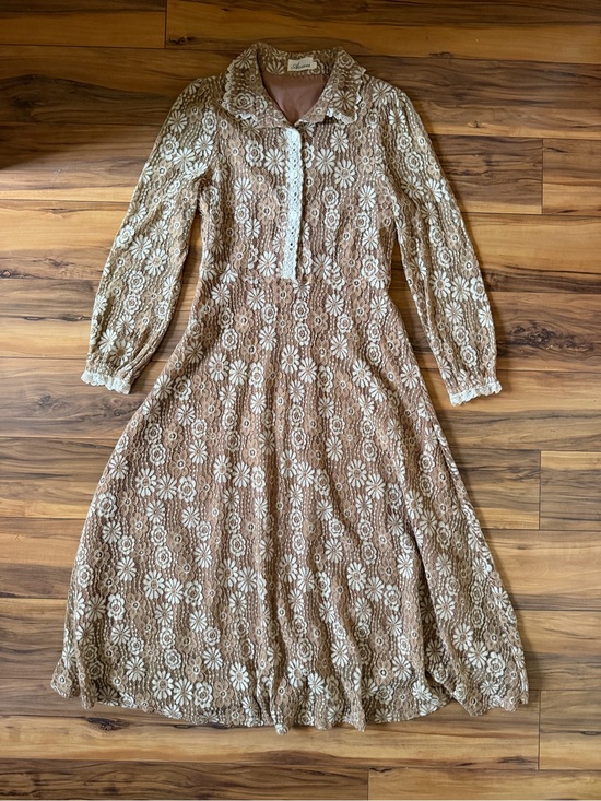 Aomei Dresses & Skirts - Vintage-Inspired Beige Lace Floral Long-Sleeve Midi Dress